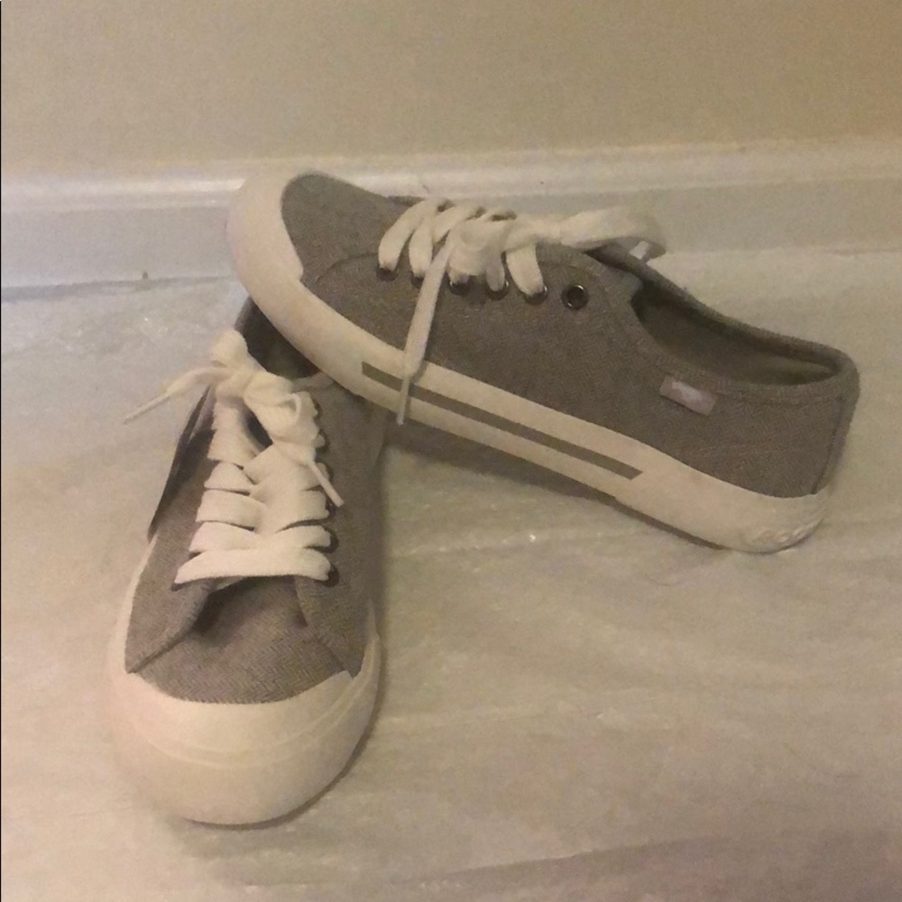 Rocket dog sneakers. Size 8